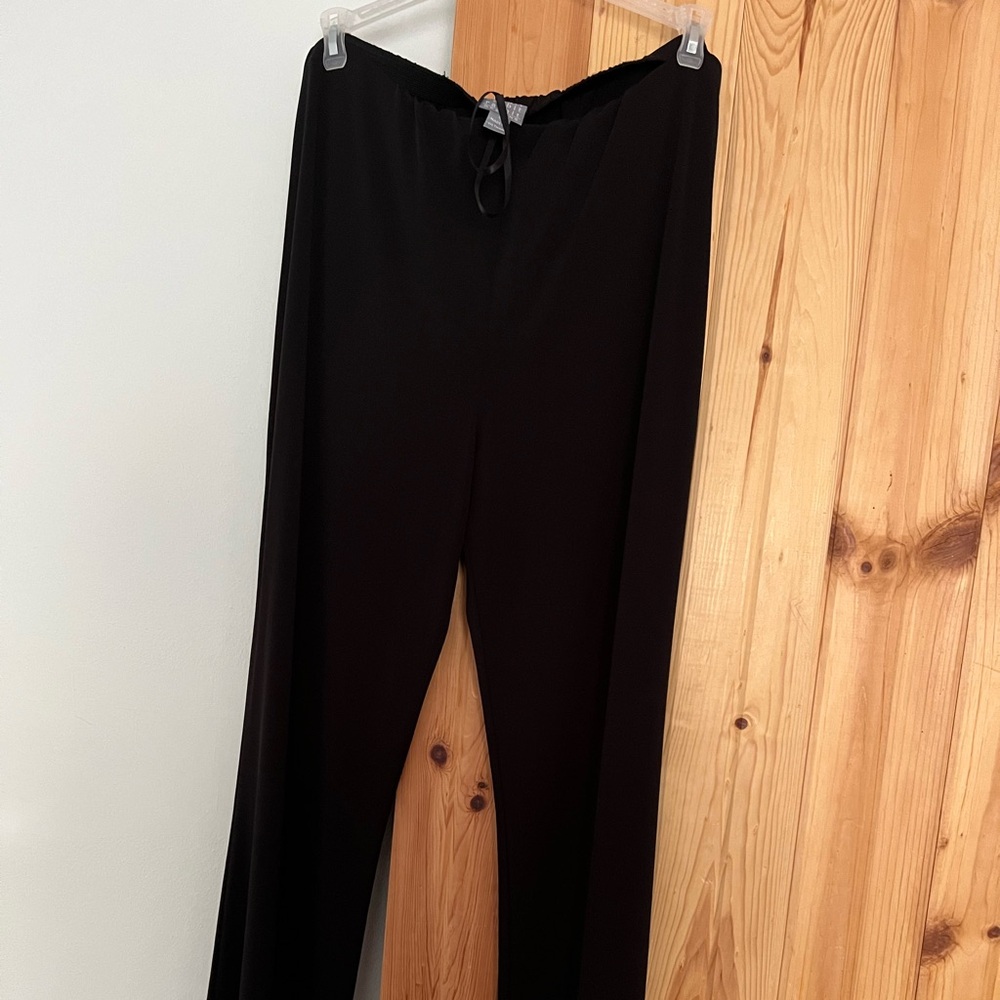 Pull on women Pants LRG. Black
